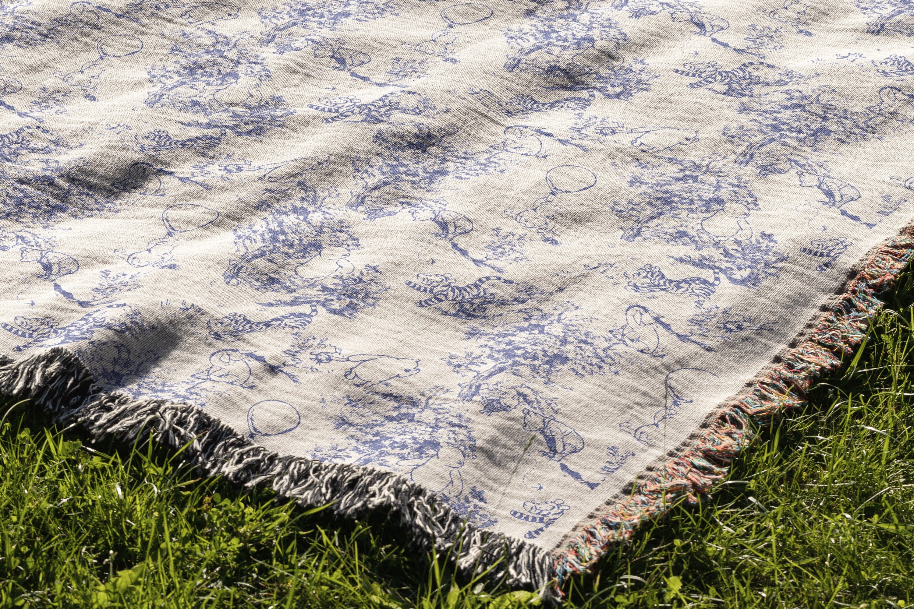 Vintage Classic Pooh Toile Woven Blanket